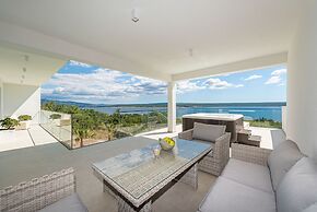 Villa Michelle With Infinity Pool