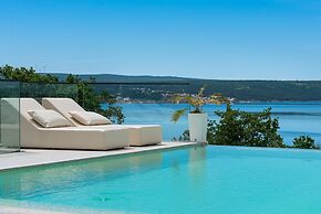 Villa Michelle With Infinity Pool