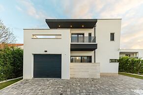 Villa Positiva With Heated Pool