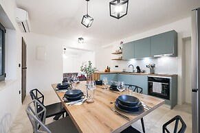 Villa Elaia With Heated Pool
