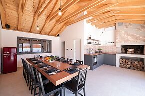 Villa Elaia With Heated Pool