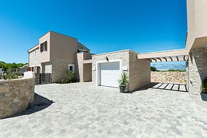 Villa Rea 3 With Heated Pool