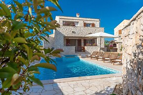 Villa Edena With Heated Pool