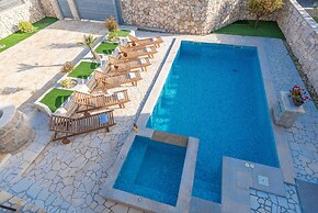 Villa Edena With Heated Pool