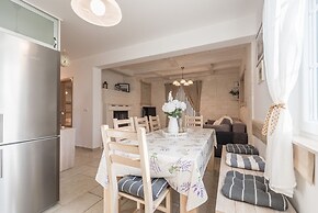 Villa Edena With Heated Pool