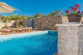 Villa Edena With Heated Pool