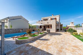 Villa Edena With Heated Pool