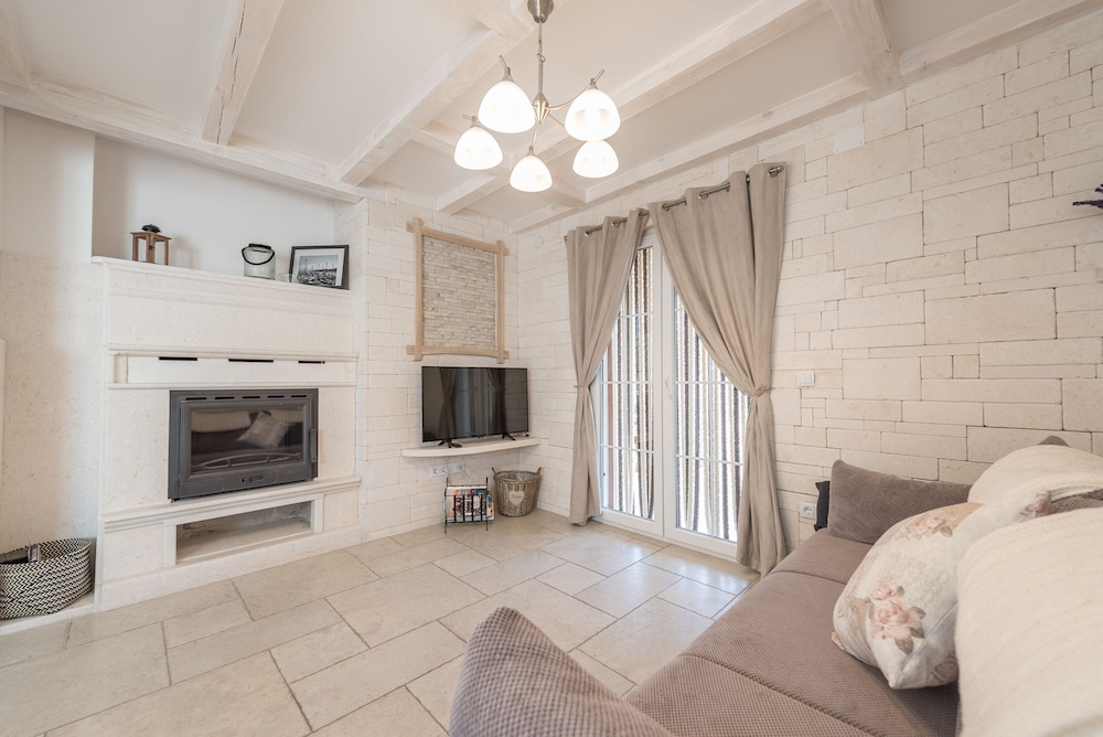 Villa Edena With Heated Pool