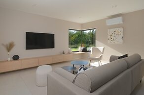 Villa Kalea With Pool