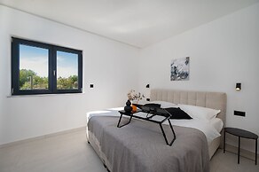 Villa Kalea With Pool