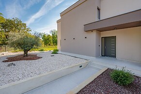 Villa Kalea With Pool