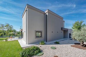 Villa Kalea With Pool
