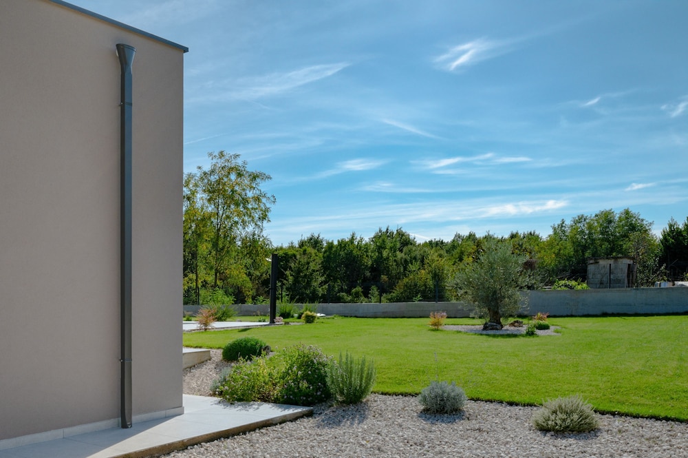 Villa Kalea With Pool