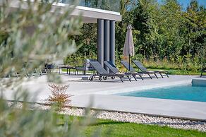 Villa Kalea With Pool