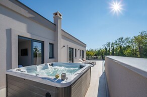 Villa Kalea With Pool