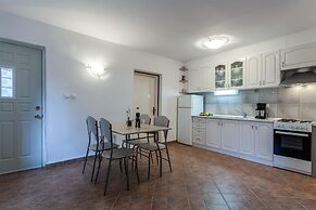 Heritage House Apola