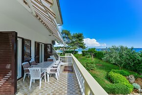 Beachfront Apartment Liveri 2