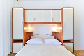 Beachfront Apartment Liveri 2