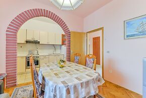 Beachfront Apartment Liveri 2