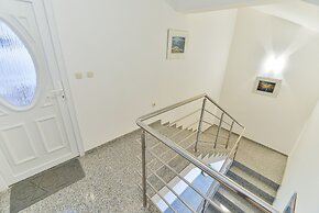 Beachfront Apartment Liveri 2