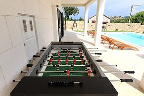 Villa Vallis With Pool