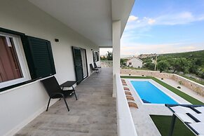 Villa Vallis With Pool