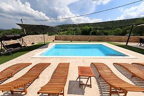 Villa Vallis With Pool