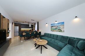 Villa Vallis With Pool