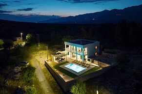 Villa Vallis With Pool
