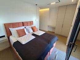 Lux Villa Serene With Heated Pool