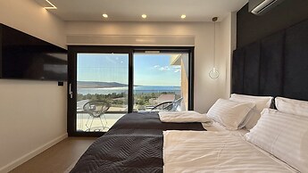 Lux Villa Serene With Heated Pool