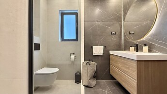 Lux Villa Serene With Heated Pool