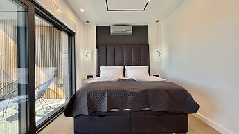 Lux Villa Serene With Heated Pool