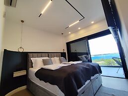 Lux Villa Serene With Heated Pool