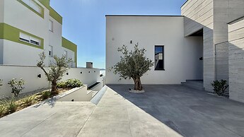 Lux Villa Serene With Heated Pool