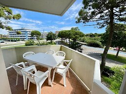 Spacious Beachside Flat With Terrace