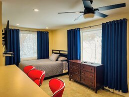 Dolan's Inn & Suites