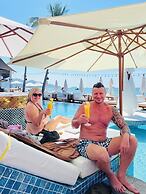 Miracle BeachClub Lux Sunbed&free credit