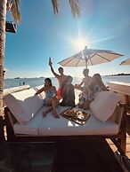Miracle BeachClub Lux Sunbed&free credit
