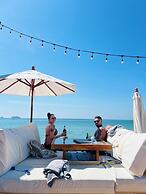 Miracle BeachClub Lux Sunbed&free credit