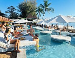 Miracle BeachClub Lux Sunbed&free credit