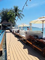 Miracle BeachClub Lux Sunbed&free credit
