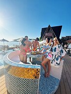 Miracle BeachClub Lux Sunbed&free credit