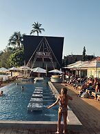 Miracle BeachClub Lux Sunbed&free credit