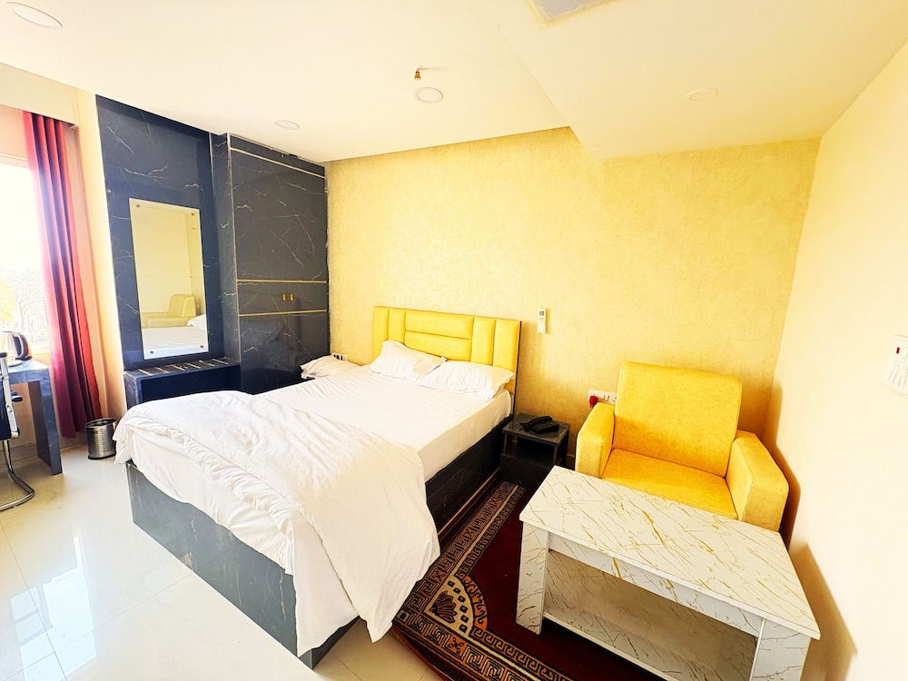 Hotel Ranjana Palace