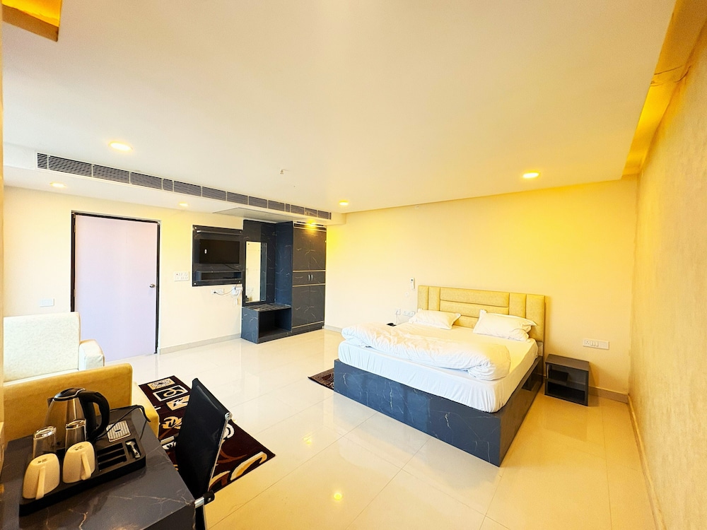 Hotel Ranjana Palace
