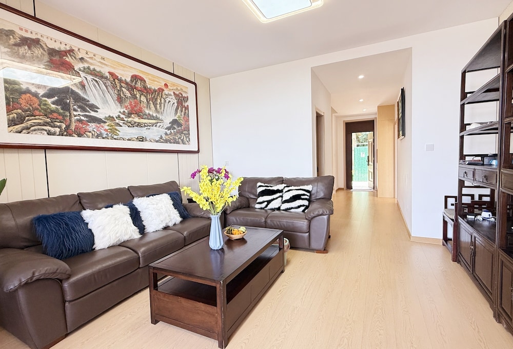 Lakefront 3BRM Holiday Villa in Kunming