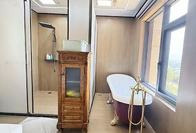 Lakefront 3BRM Holiday Villa in Kunming