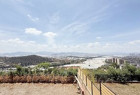 Lakefront 3BRM Holiday Villa in Kunming
