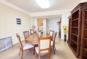 Lakefront 3BRM Holiday Villa in Kunming